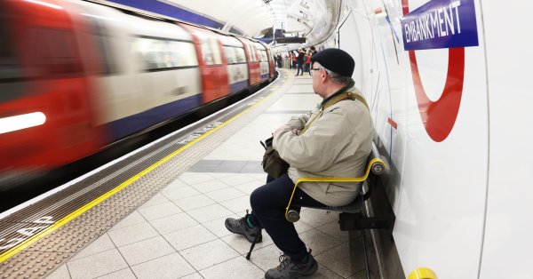 Здание обрушилось после пожара на центральном вокзале Глазго, десятки поездов отменены