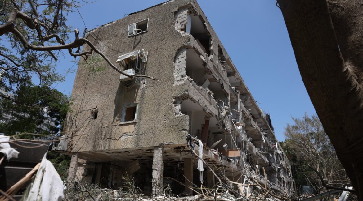 Израиль атакует Тегеран и Ливан, Иран отвечает ударами в регионе