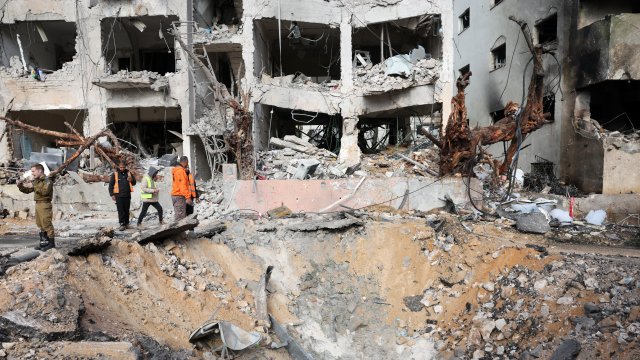 Иран подтверждает смерть Хаменеи, израильско-иранские авиаудары продолжаются