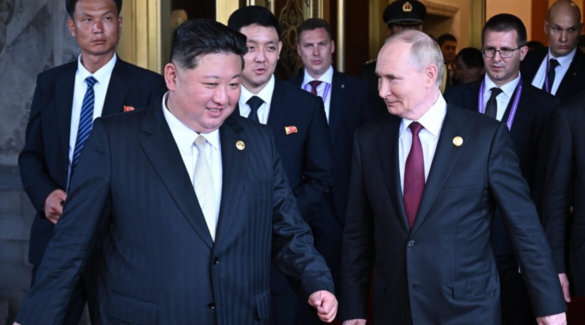 Путин поздравляет Кима с переизбранием и посылает ему «безоговорочную поддержку»