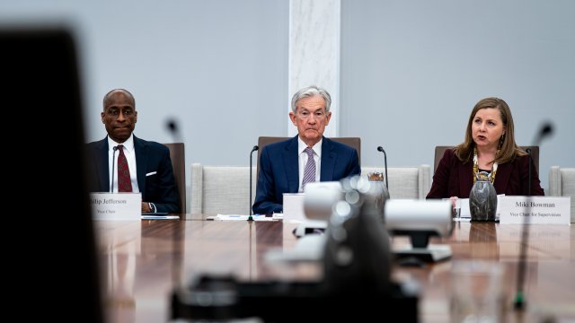 Решение Пауэлла о своем месте в совете директоров ФРС может определить лидерство Уорша