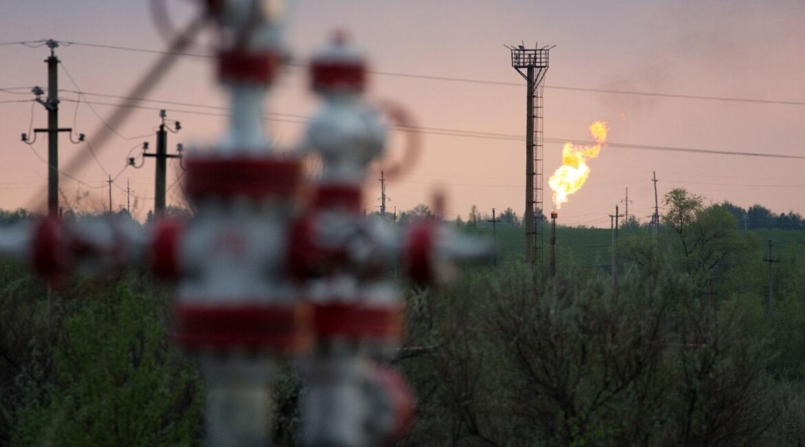 Рост цен на нефть облегчит финансовый кризис в России