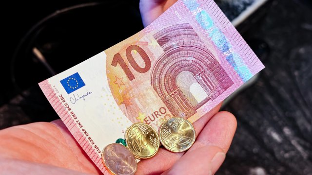 GERB предлагает ежегодную выплату пасхальных и рождественских надбавок.