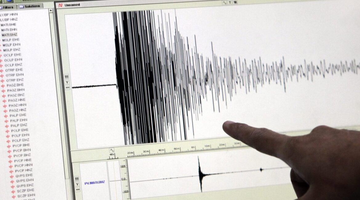 Землетрясение магнитудой 5,5 потрясло Турцию и заставило людей выйти на улицы