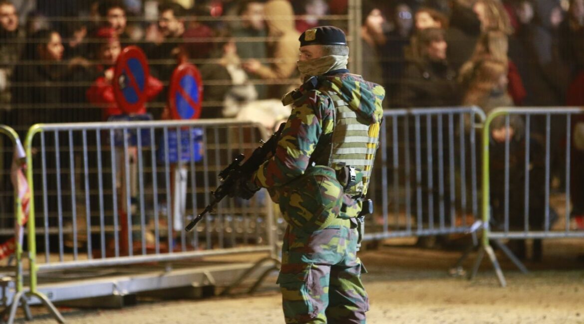 Бельгия возвращает военные патрули на улицы на фоне растущих угроз безопасности