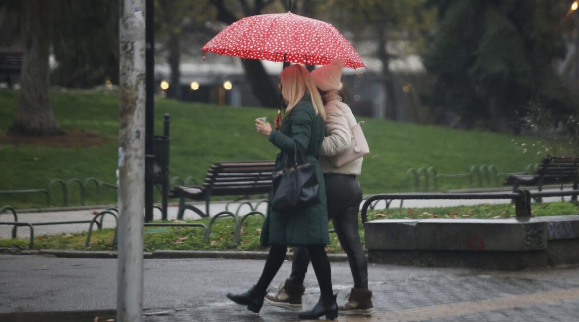 Погода сегодня: зонтики с собой, снова пойдет дождь