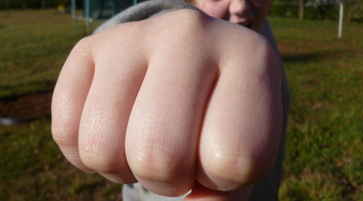 12-летняя девочка погибла после драки со сверстником