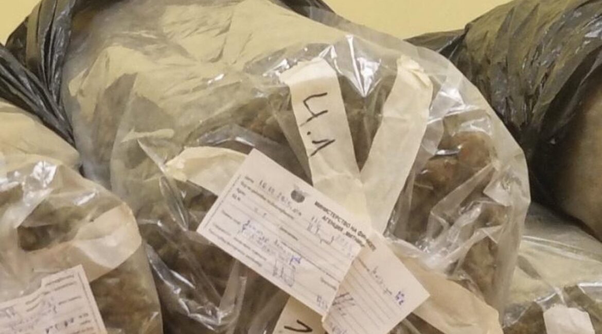 В многоквартирном доме в Бургасе нашли 8 кг марихуаны и кокаина