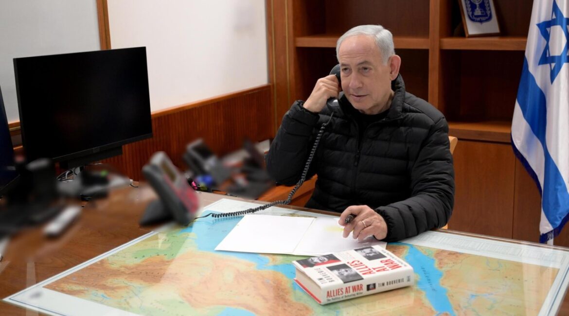 Нетаньяху опубликовал видео в ответ на слухи о его смерти