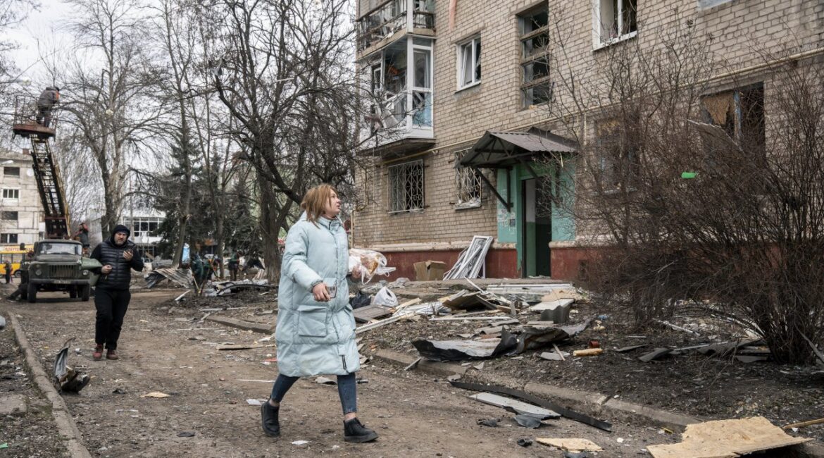 Россия запретила аборты на оккупированных территориях, отправив женщин к священникам