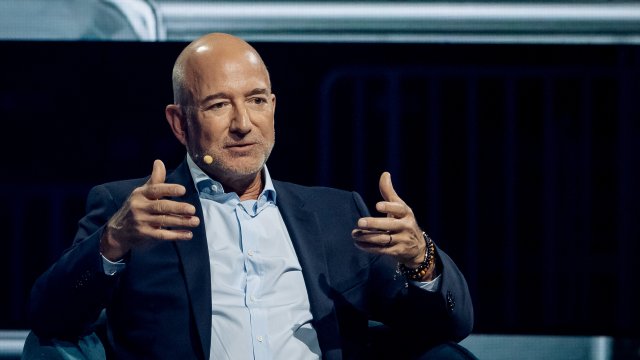 Безос ищет 100 миллиардов долларов на внедрение искусственного интеллекта в производство