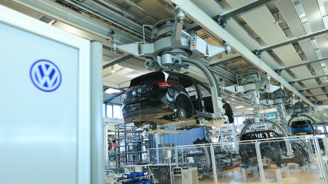 Ставка западных автопроизводителей на электромобили провалилась