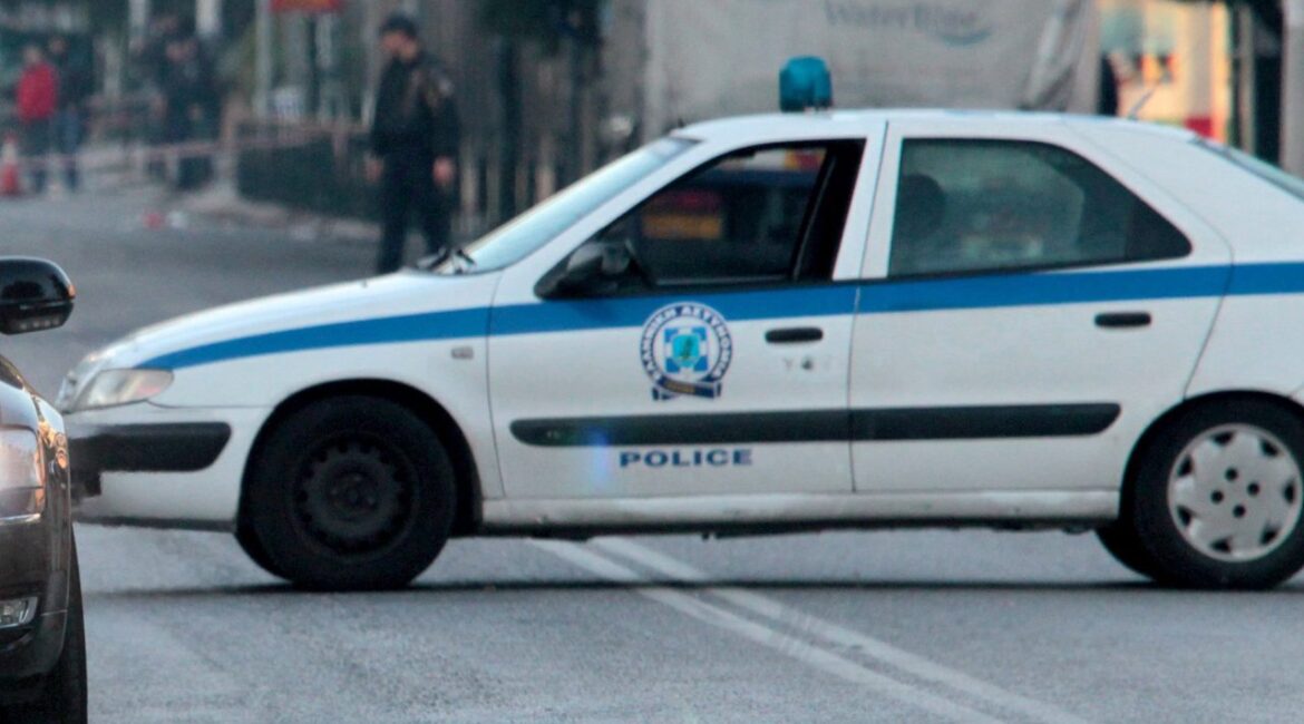 Вооруженные автоматами Калашникова, они украли 32 тысячи евро под Афинами