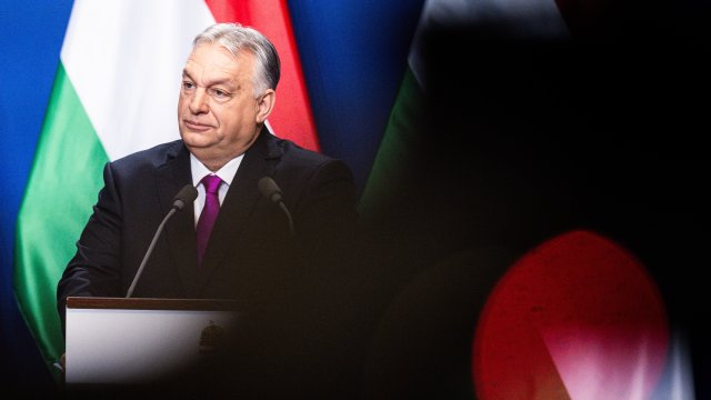 Ставка Орбана на батареи становится головной болью перед выборами