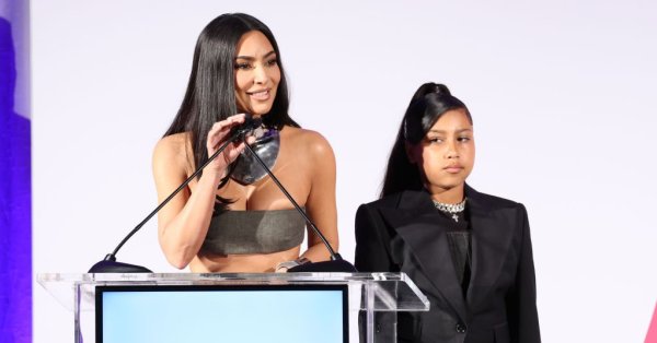 Hermès отказался продать малышке Норт редкую сумку Mini Kelly