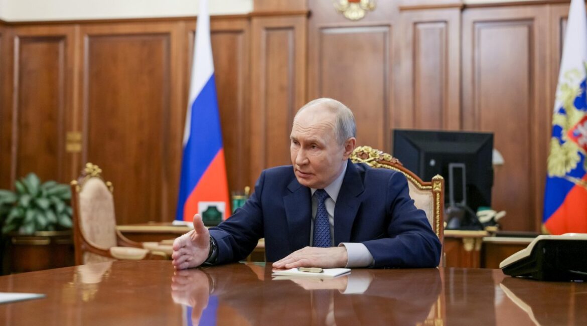 Путин опасается, что его ждет смерть, как бывшего царя Николая II – с пулей в голову