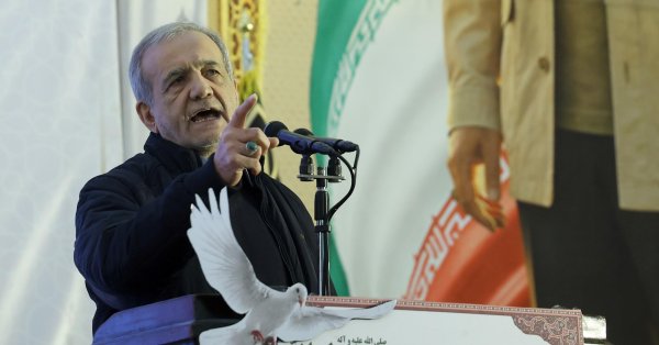 Президент Ирана извинился перед соседними странами за нападения на них