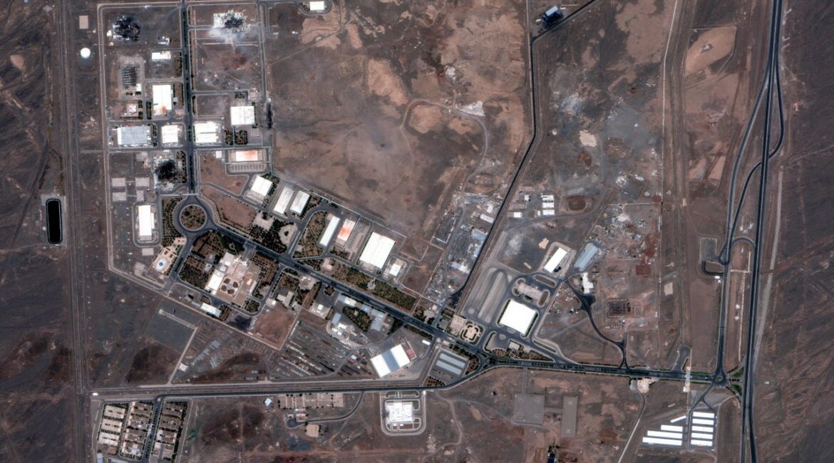 Иран: Поражен ядерный комплекс в Натанзе, утечки радиации нет