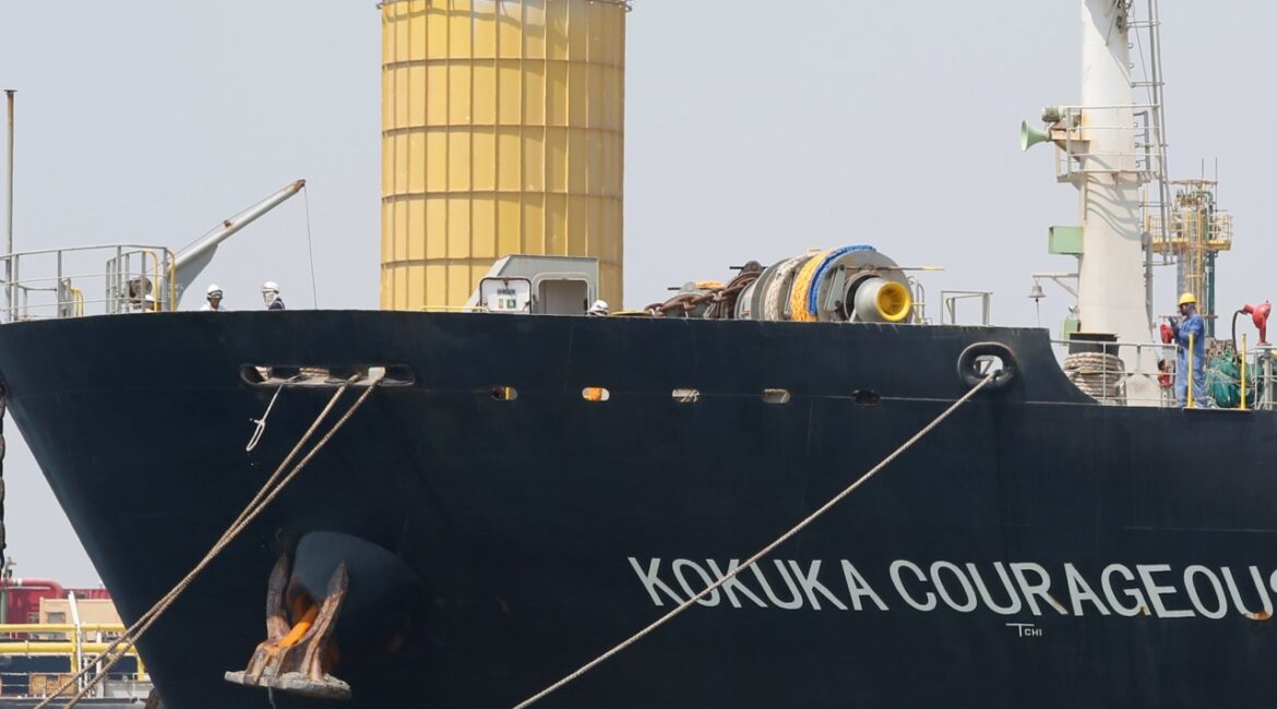 Иран готов пропустить японские корабли через Ормузский пролив