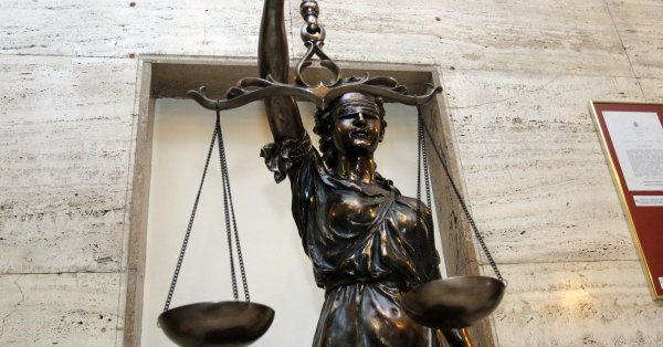 Суд защитил сотрудницу, которую уволили из-за порнозависимости