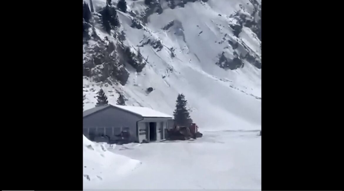 В Швейцарии канатная дорога оборвалась и упала, один человек погиб ВИДЕО