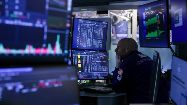 Индекс Dow Jones упал более чем на 750 пунктов в новый худший день 2026 года