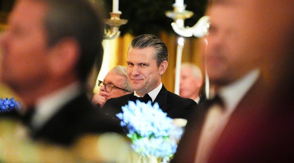 Хегсет: Американцы будут молиться на коленях за наших солдат в Иране во имя Христа