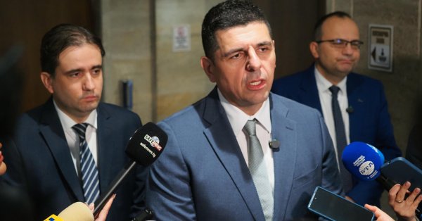 Д.Б.: Бывшие правители саботируют принятие нового закона о продлении