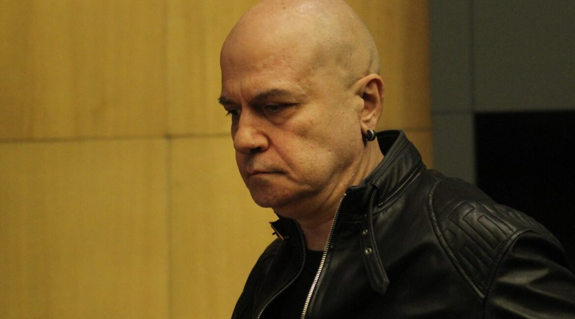 Слави спрашивает: Что именно подумал мэр Терзиев об «этом сектанте Айви»?