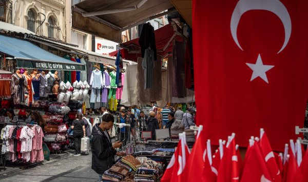 Рынки Турции остаются под давлением, несмотря на вмешательство центрального банка