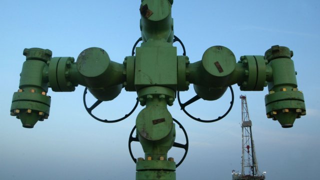 Кувейт сократил добычу нефти из-за замедления движения через Ормузский пролив