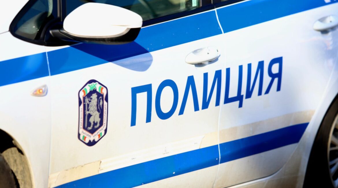 В Пернике задержали троих румын, предлагающих фальшивое золото