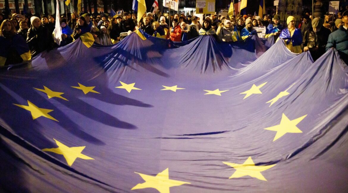 Войны беспокоят европейцев: 7 из 10 граждан ЕС «очень обеспокоены»