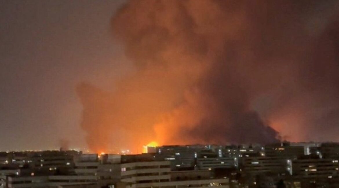 Взрывы и жертвы в иранском порту