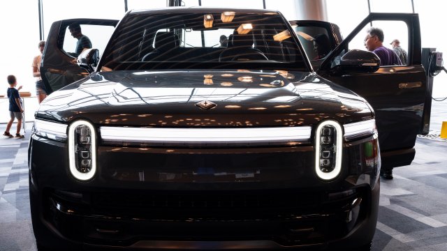 Uber инвестирует $1,25 млрд в создание парка роботизированных такси Rivian