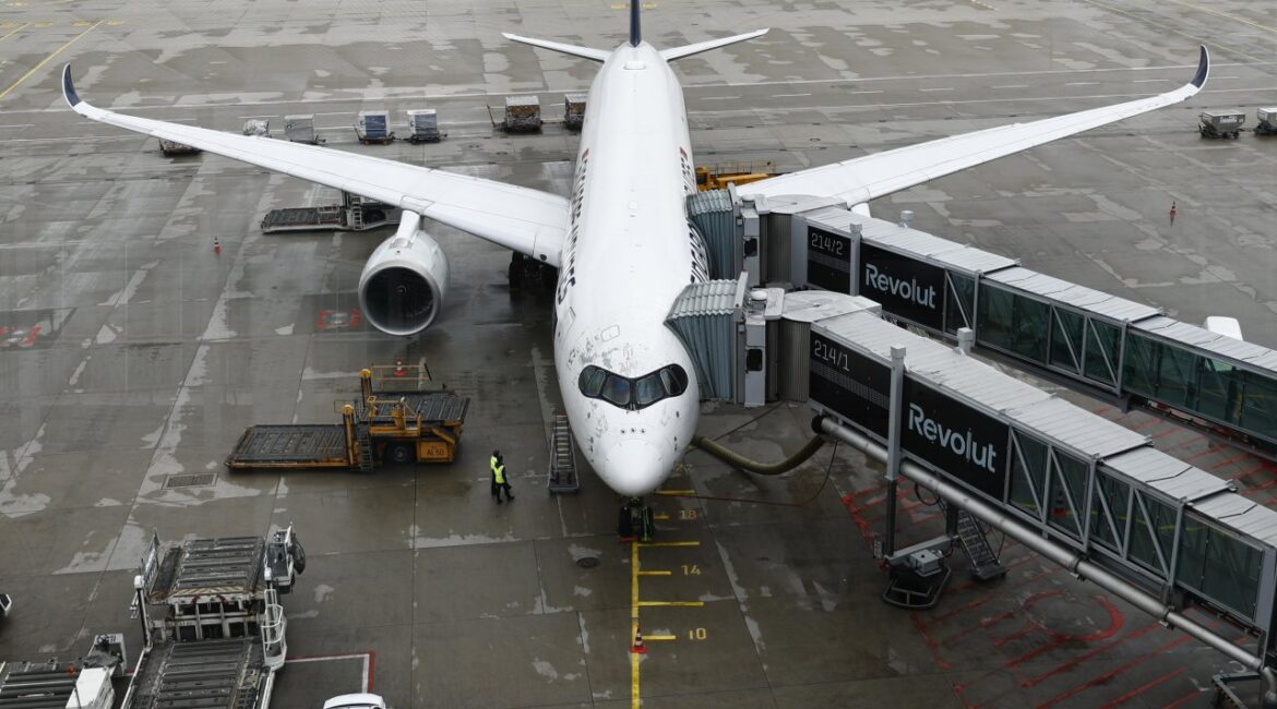 Авиакомпании всего мира поднимают цены на билеты из-за цен на керосин