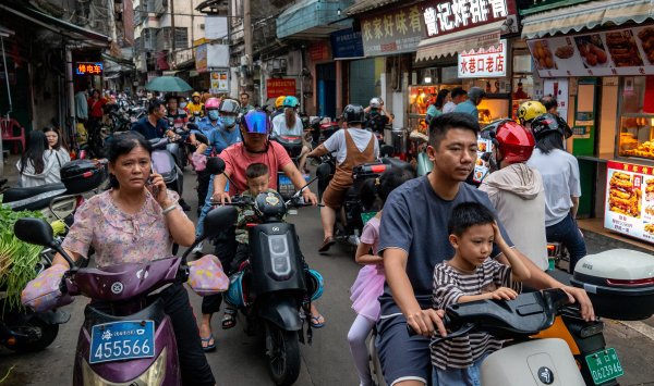 Золотая лихорадка в Китае достигла рая беспошлинной торговли Си Цзиньпина