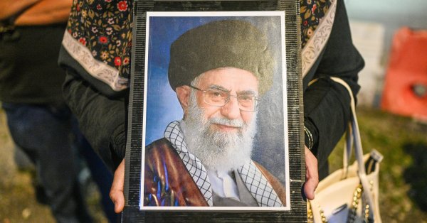 Кто придет на смену аятолле Хаменеи – умеренный лидер или «иранский Путин»?