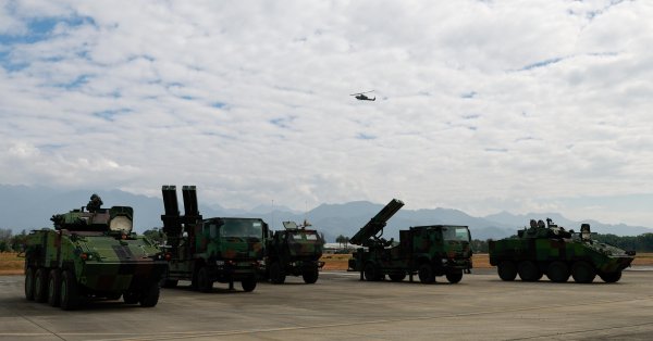 Россия показала бронемашину «Хищник»