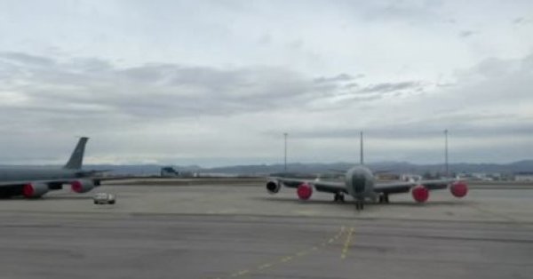 Пять самолетов КС-135 приземлились в аэропорту Софии