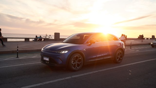 Электромобили могут сэкономить до 2,3 миллиона баррелей нефти в день к 2025 году.