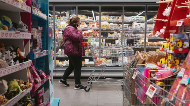 Переход на евро и онлайн-торговля вызвали больше всего жалоб от потребителей в нашей стране.