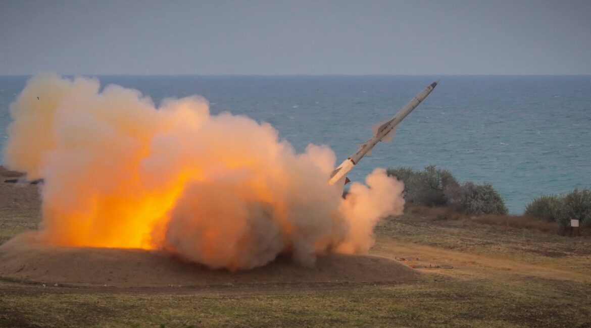 Мы защищаемся старым советским оружием, достаточным для современной войны.