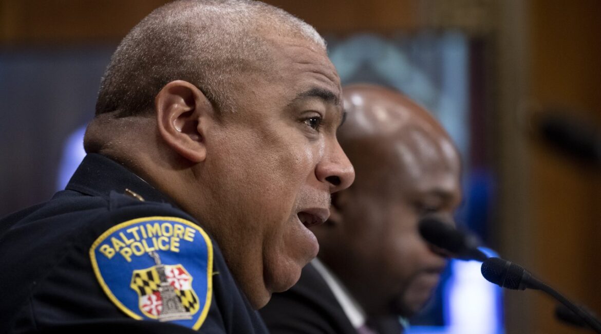 Вооруженное ограбление в Балтиморе: вор убит, полицейский ранен