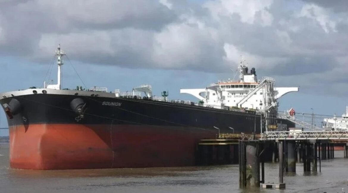 Иран зарабатывает более 140 миллионов долларов в день на нефти