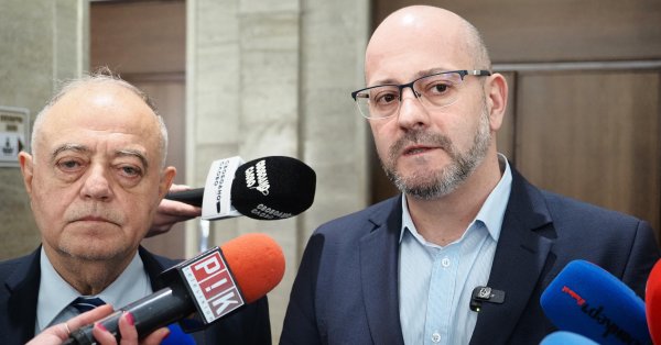 Атанасов хочет, чтобы Болгария присоединилась к ядерному зонтику Франции