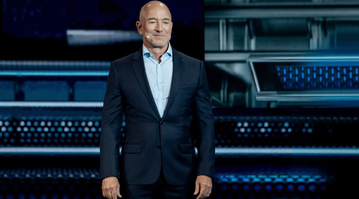 Что стоит за стратегией Безоса по трансформации традиционных отраслей с помощью ИИ?