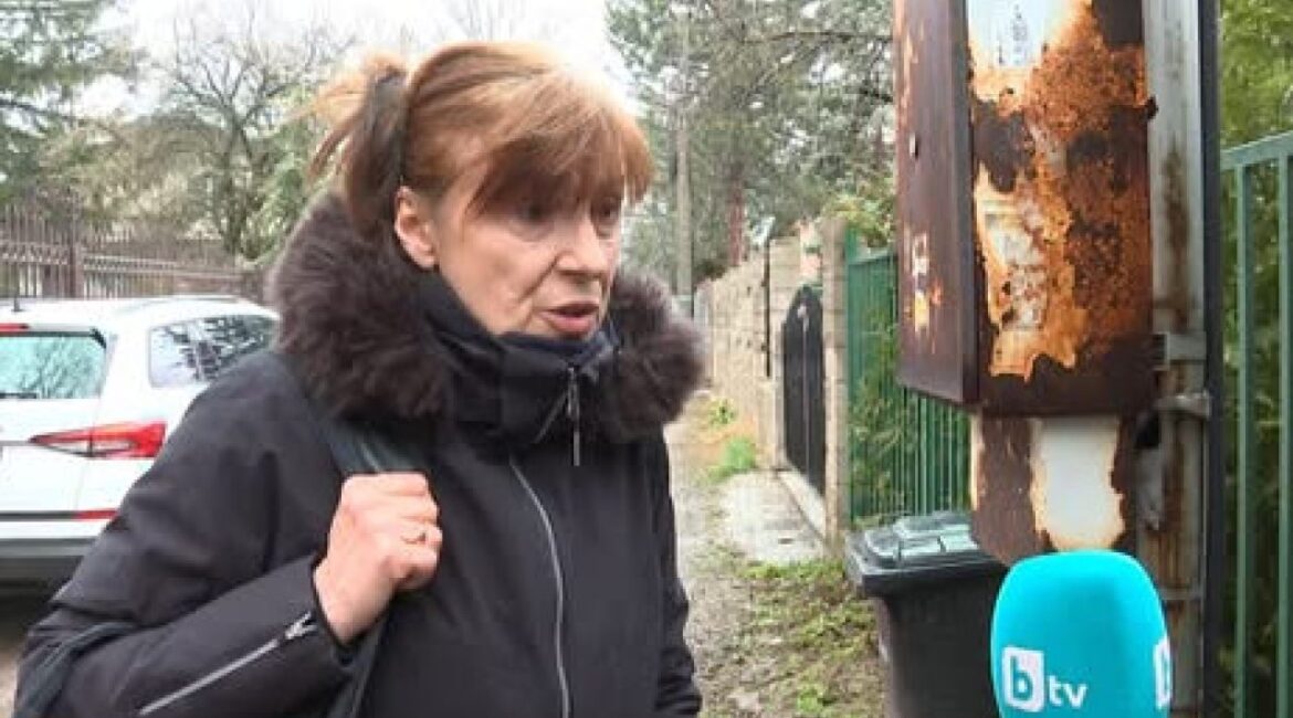 Мать женщины, которая ударила ножом: четыре: Ты во всем сознался, лично наш нож»