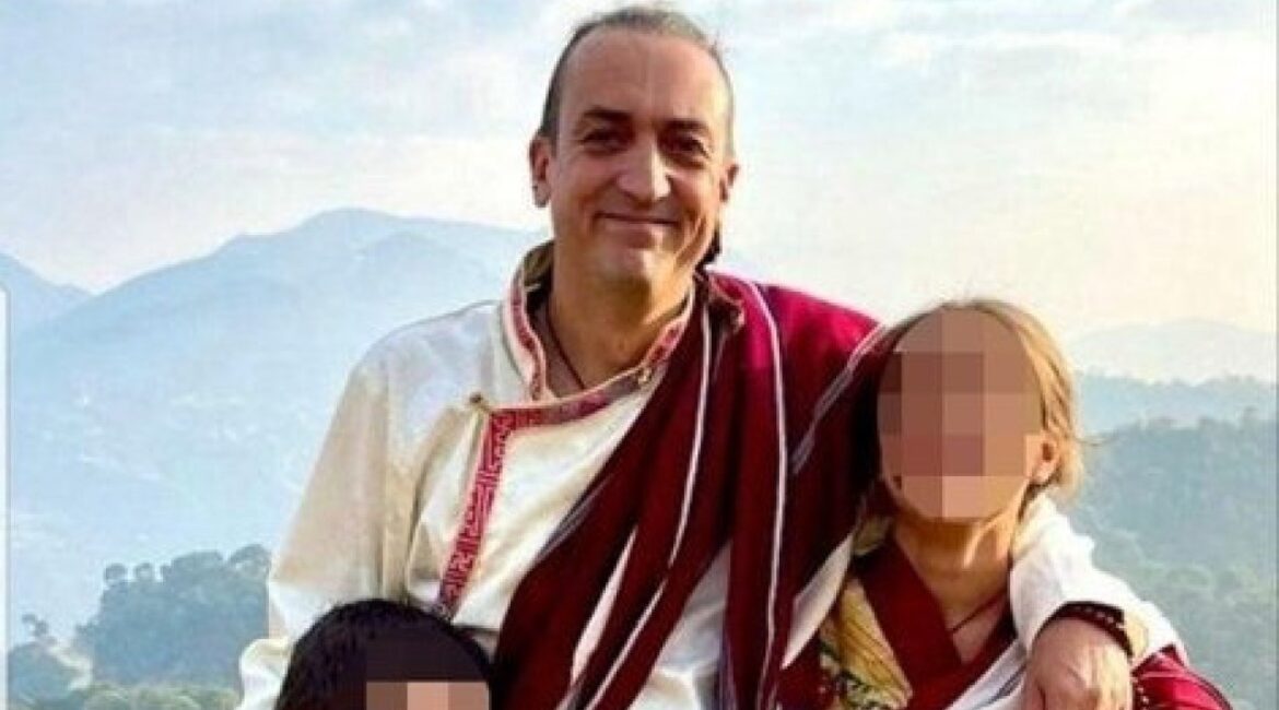 Похоронили и последнего жителя хижины «Петрохан» - 15-летнего ребенка.