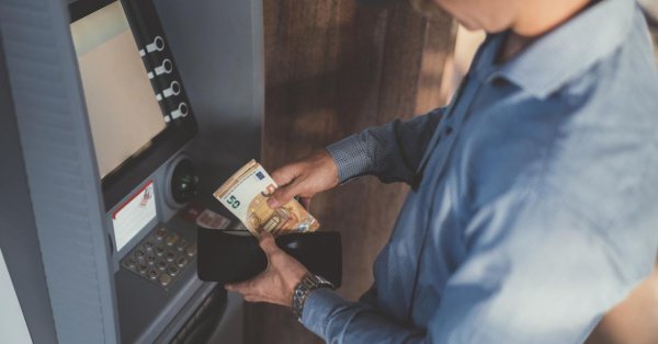 Швеция советует своим гражданам иметь при себе наличные на 7 дней на случай войны